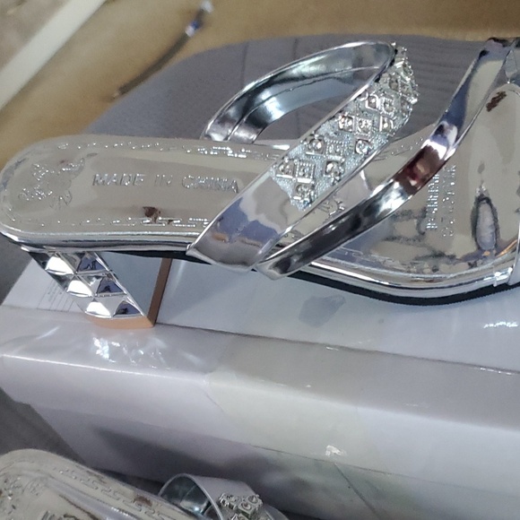 Shoes - Picture 4 of 4